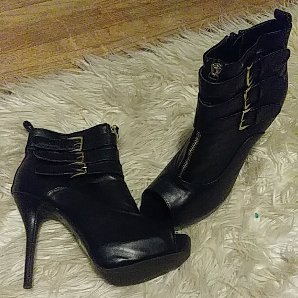 Shoes - Picture 2 of 2